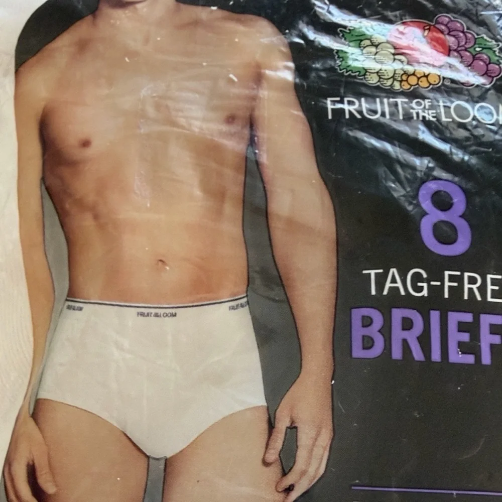 Fruit of the Loom 4-pack tag-free briefs in size 2XL (44-46